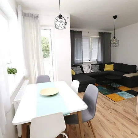 - In The Center - Private Parking - Klimatizacia Apartment *
