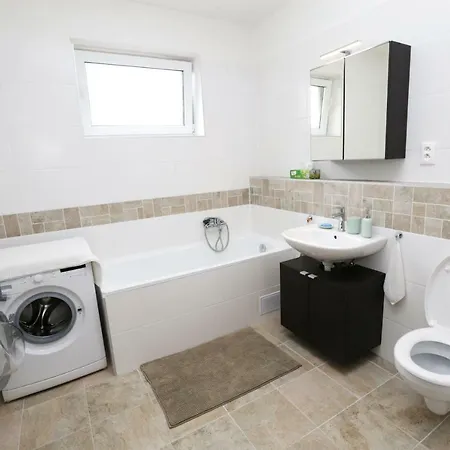 - In The Center - Private Parking - Klimatizacia Šamorín