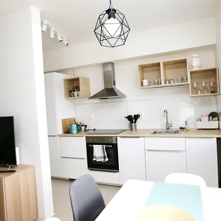 - In The Center - Private Parking - Klimatizacia Apartment