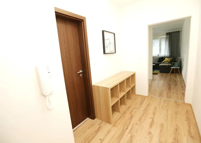 - In The Center - Private Parking - Klimatizacia